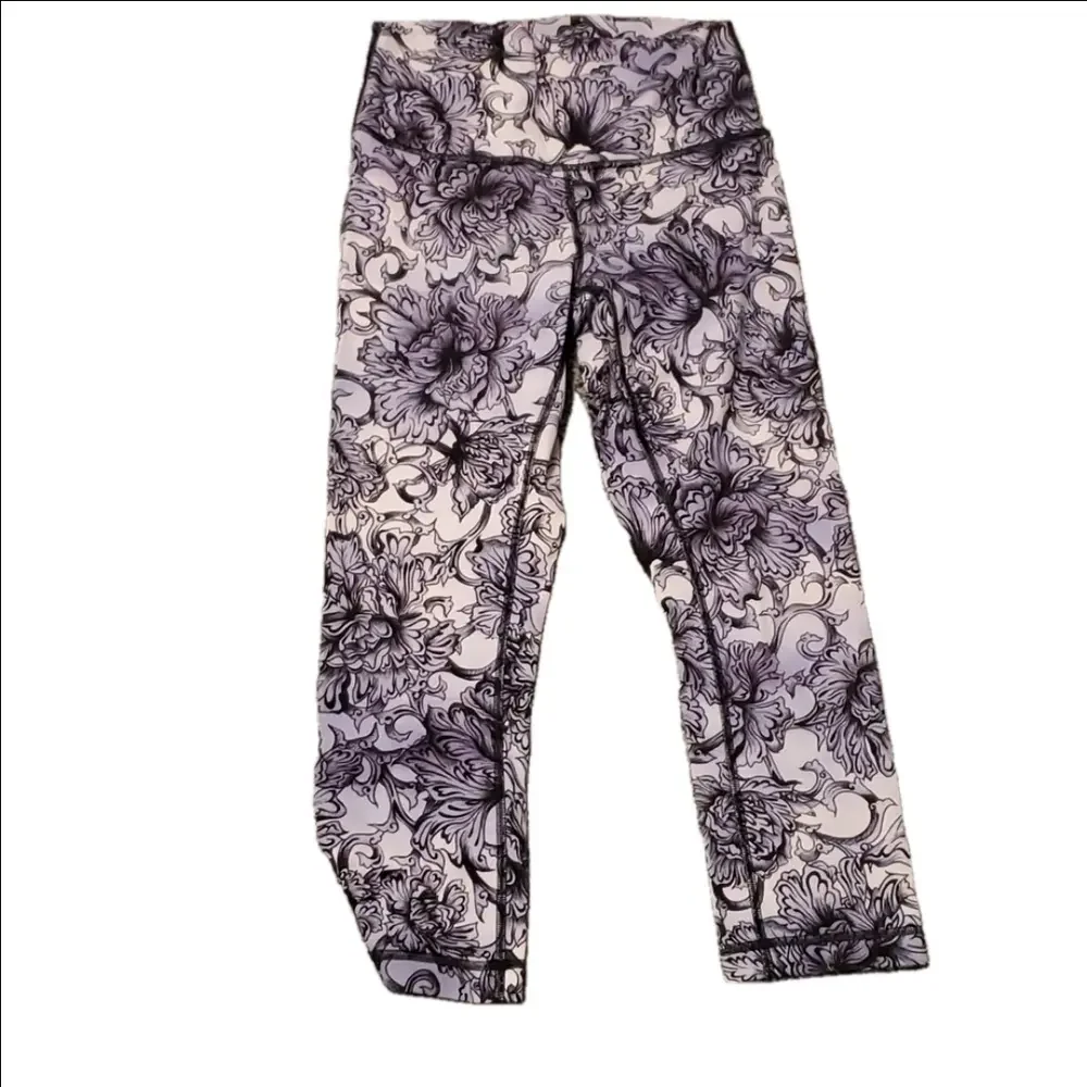#143 Lululemon leggings size 6 b864